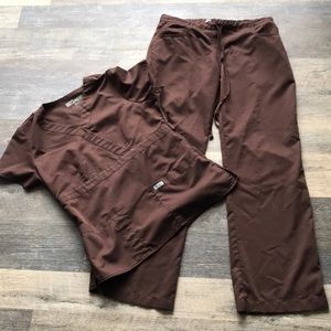 Women’s scrub top and bottom